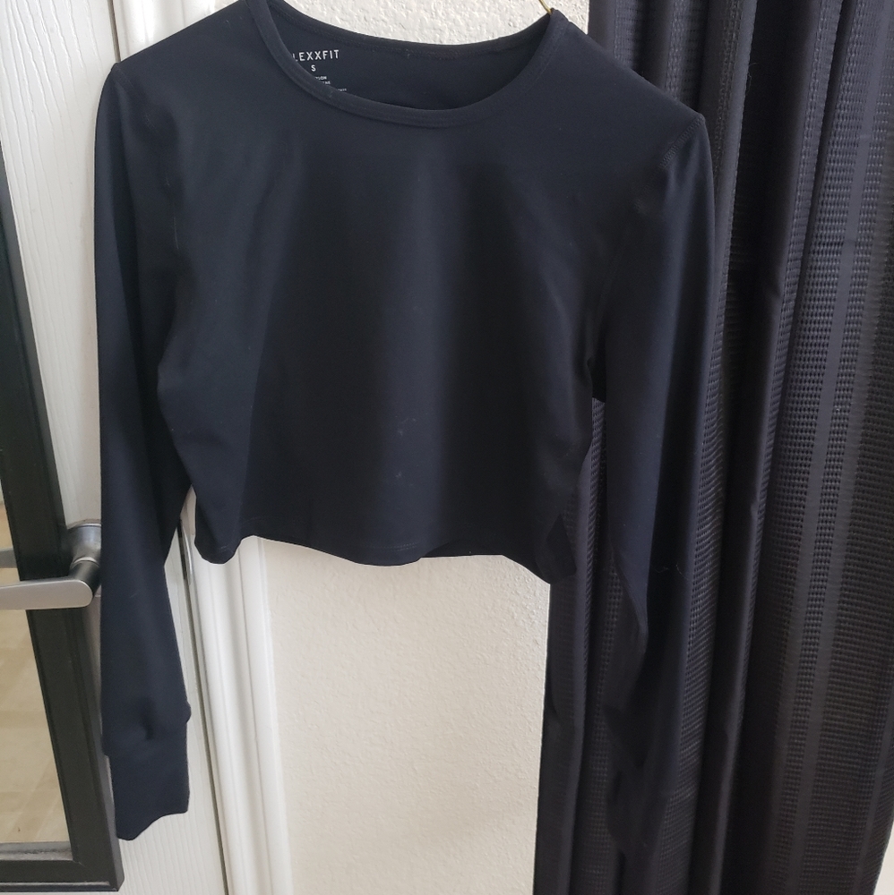 Cropped long sleeve gym top